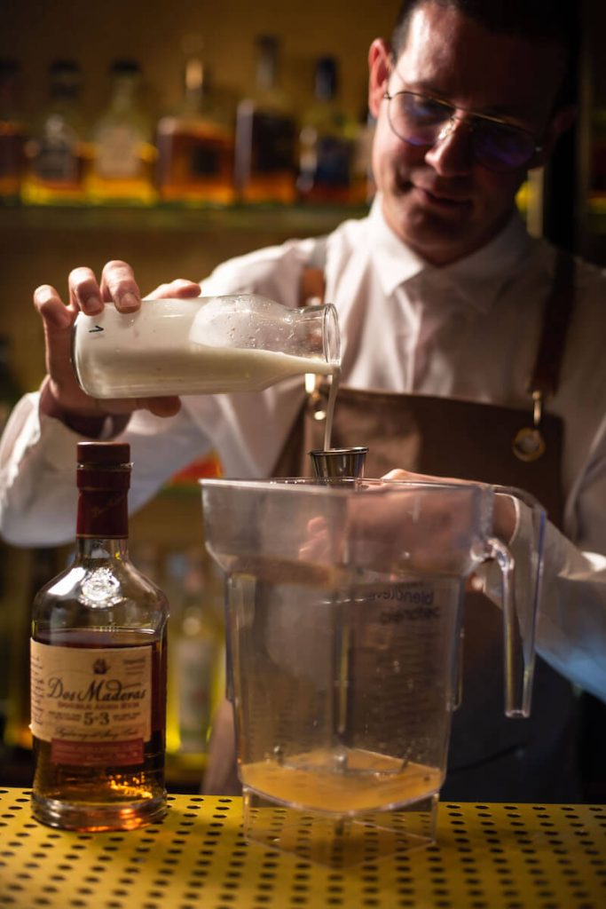 Dos-Maderas-rum-cocktail-Pina-colada-making-of-1